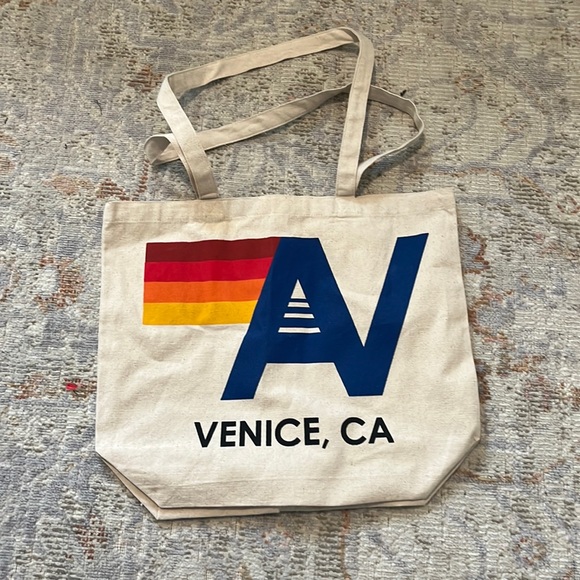 - BRAND NEW AVIATOR NATION SMALL/MEDIUM TOTE BAG - Picture 1 of 1